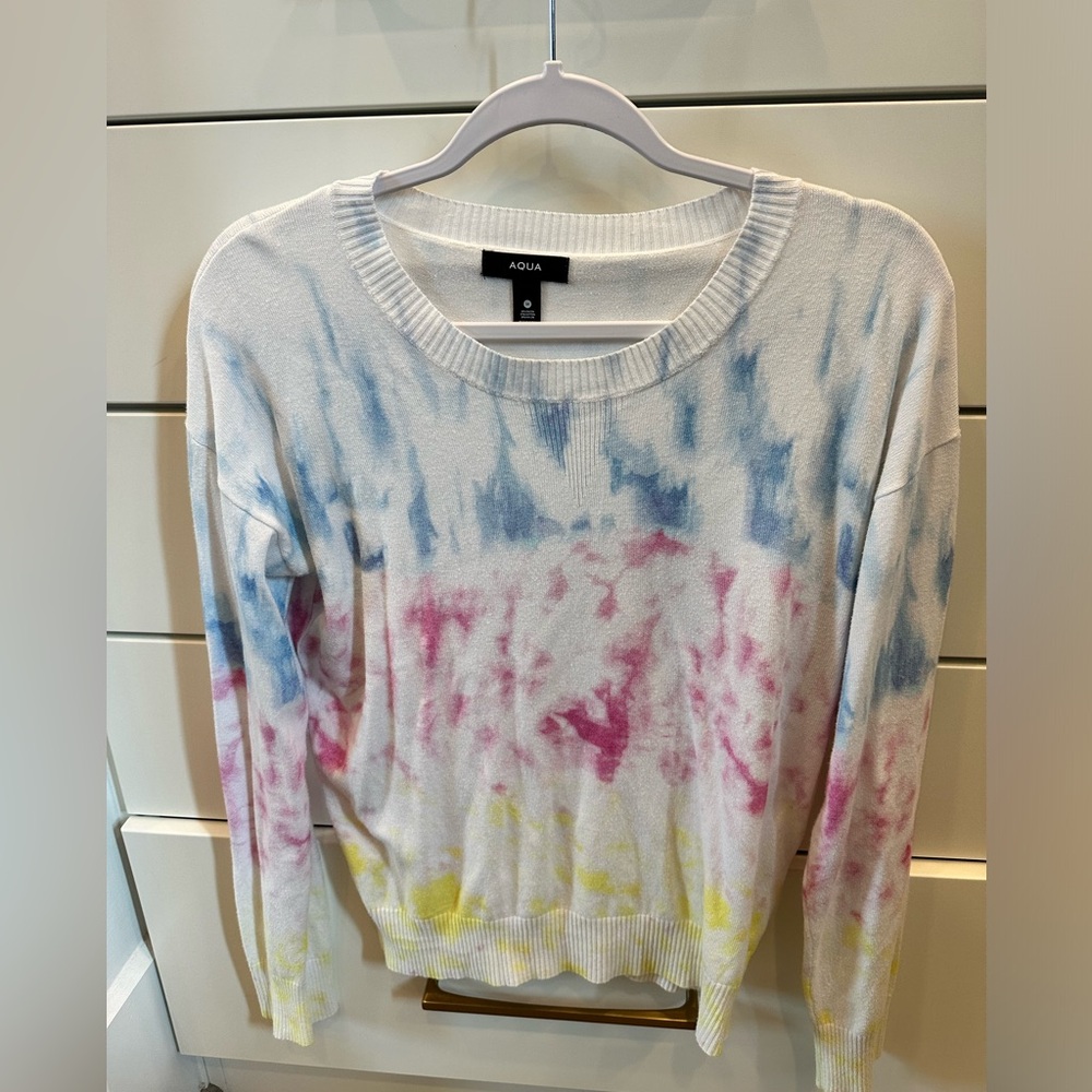 Bloomingdales Aqua brand light weight sweater